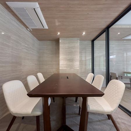 Ramada By Wyndham Bangkok Ten Ekamai Residences エクステリア 写真