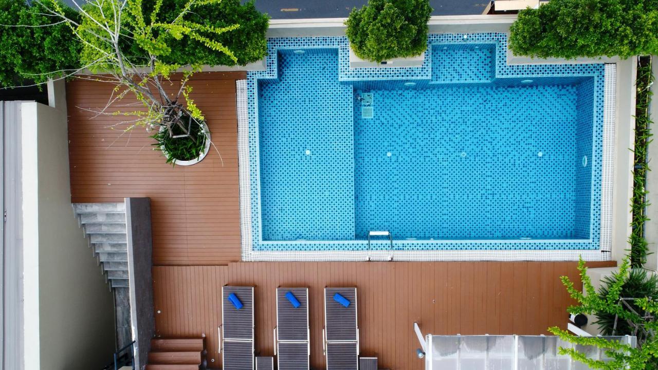Ramada By Wyndham Bangkok Ten Ekamai Residences エクステリア 写真