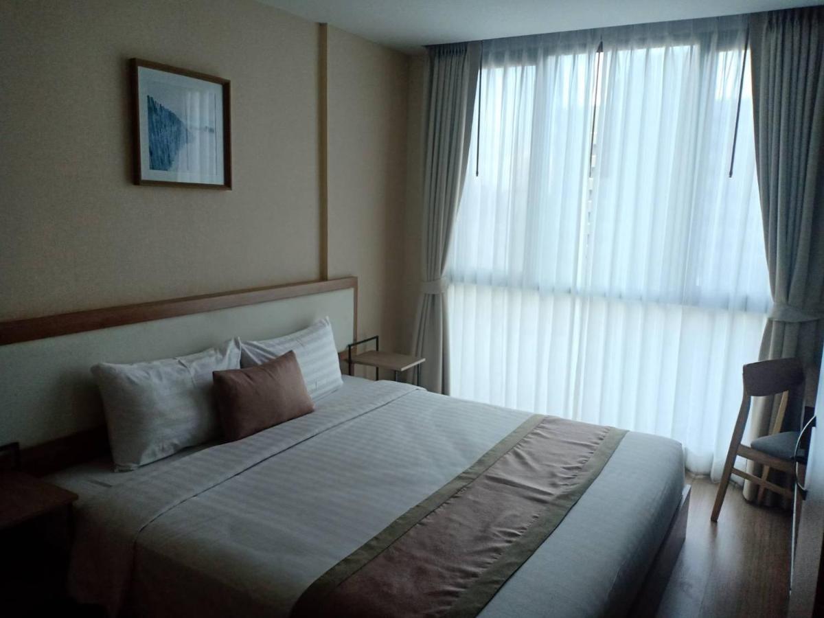 Ramada By Wyndham Bangkok Ten Ekamai Residences エクステリア 写真
