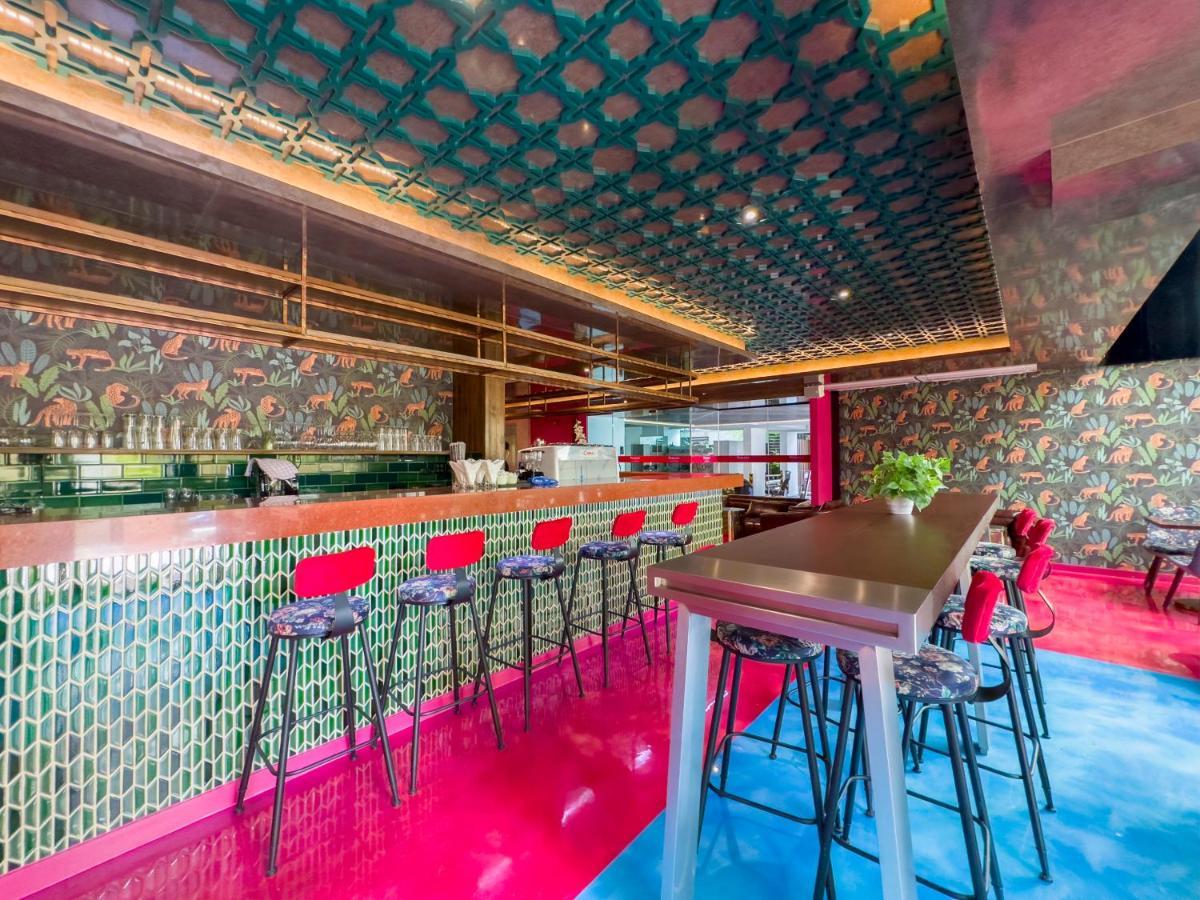 Ramada By Wyndham Bangkok Ten Ekamai Residences エクステリア 写真