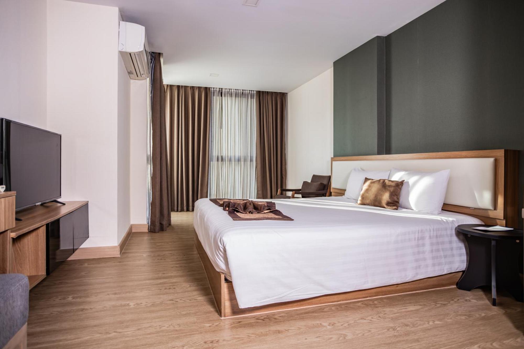 Ramada By Wyndham Bangkok Ten Ekamai Residences エクステリア 写真