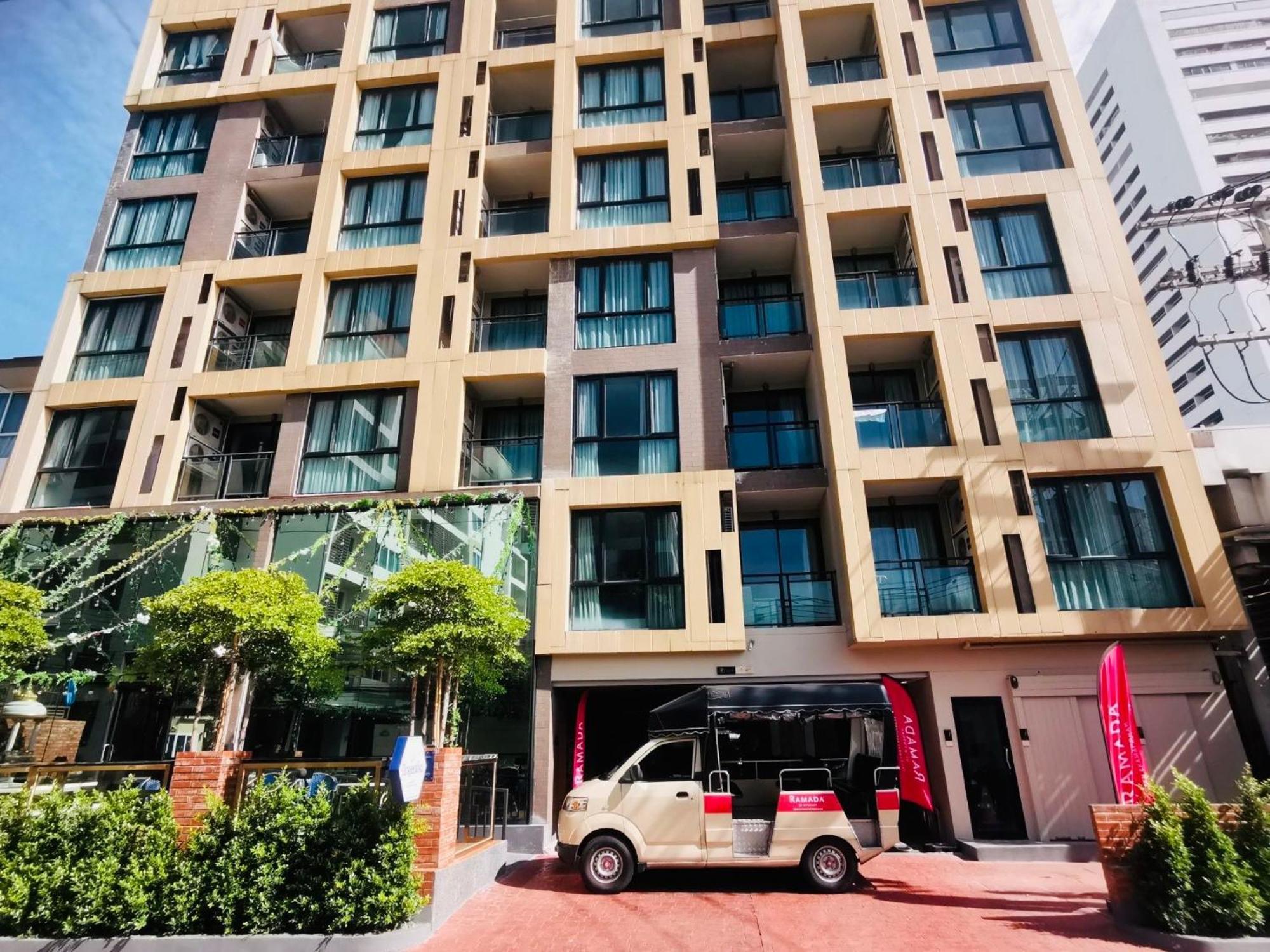 Ramada By Wyndham Bangkok Ten Ekamai Residences エクステリア 写真