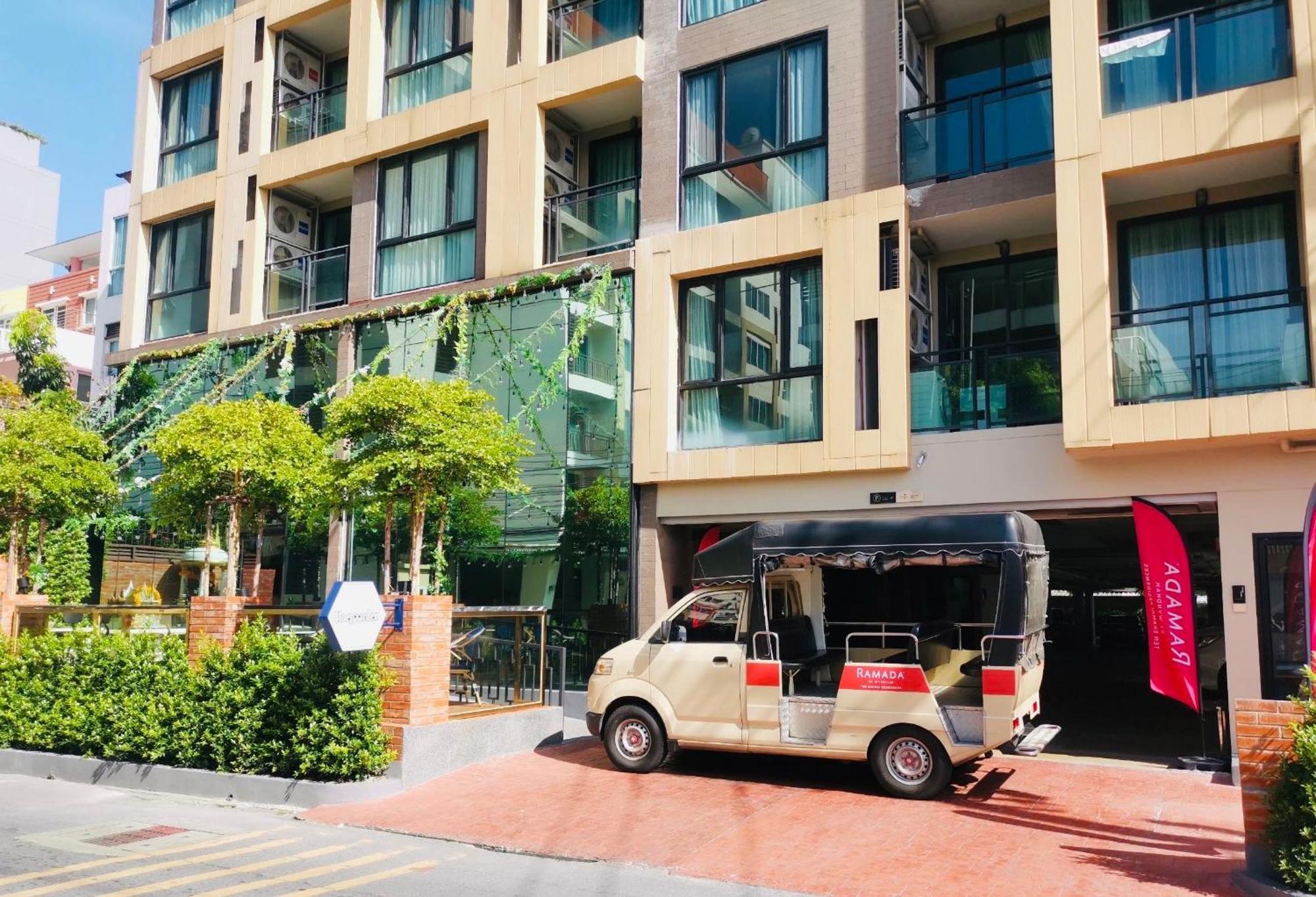 Ramada By Wyndham Bangkok Ten Ekamai Residences エクステリア 写真