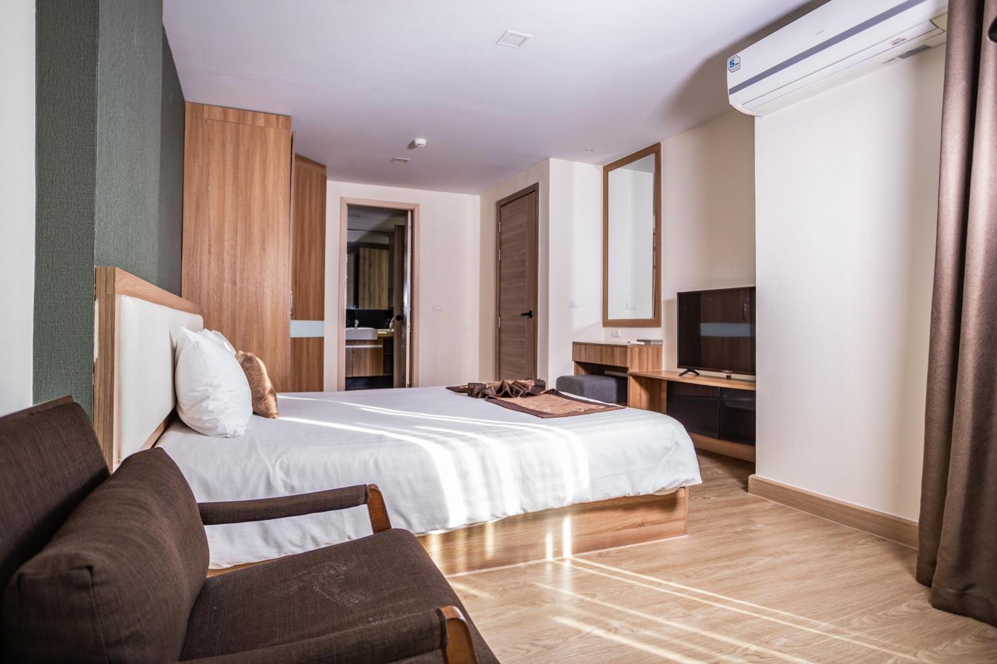 Ramada By Wyndham Bangkok Ten Ekamai Residences エクステリア 写真