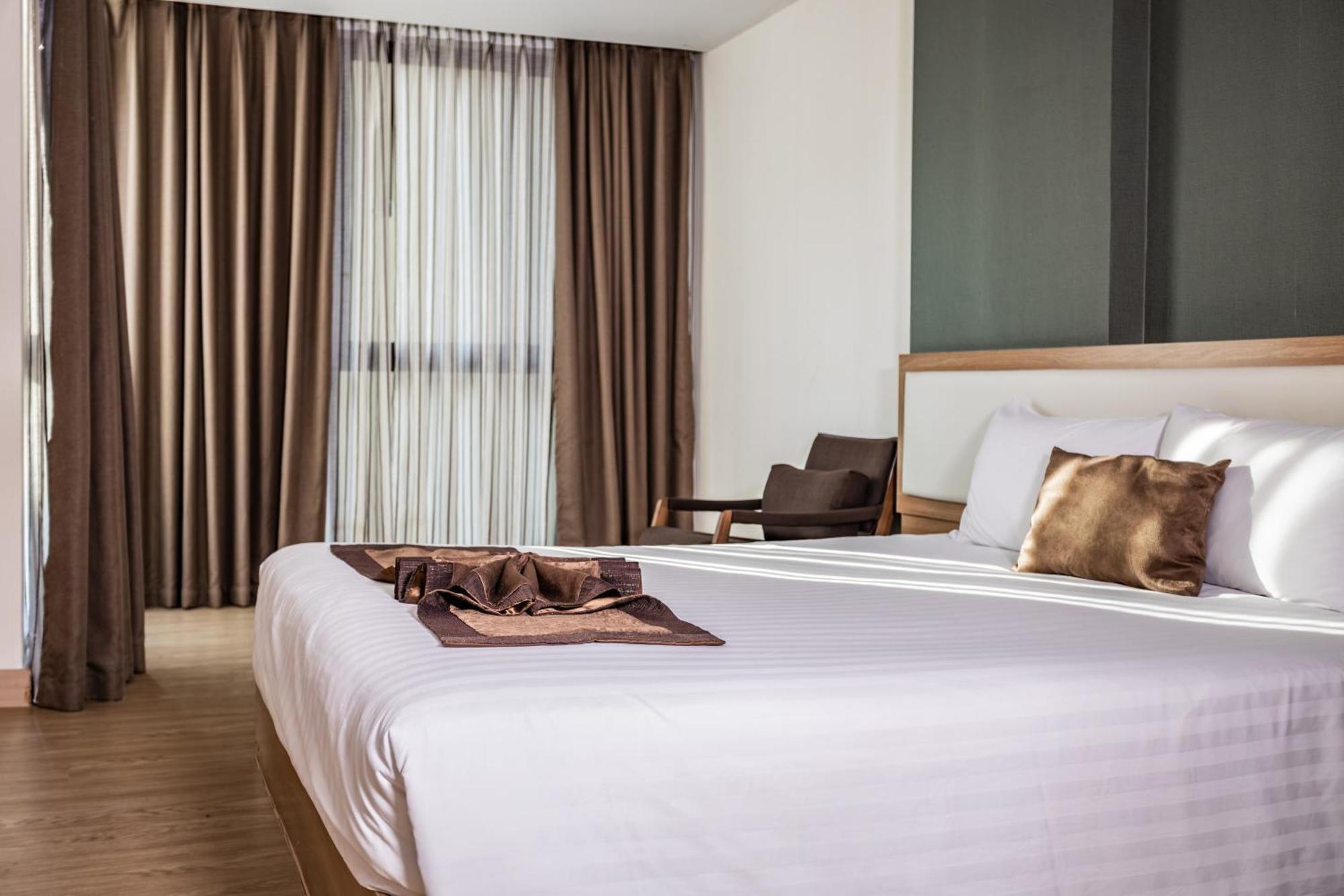 Ramada By Wyndham Bangkok Ten Ekamai Residences エクステリア 写真