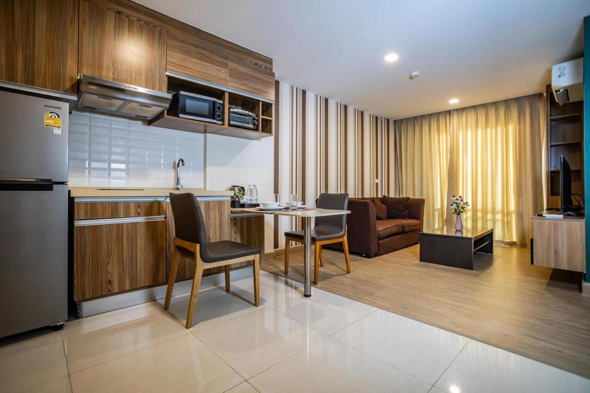 Ramada By Wyndham Bangkok Ten Ekamai Residences エクステリア 写真
