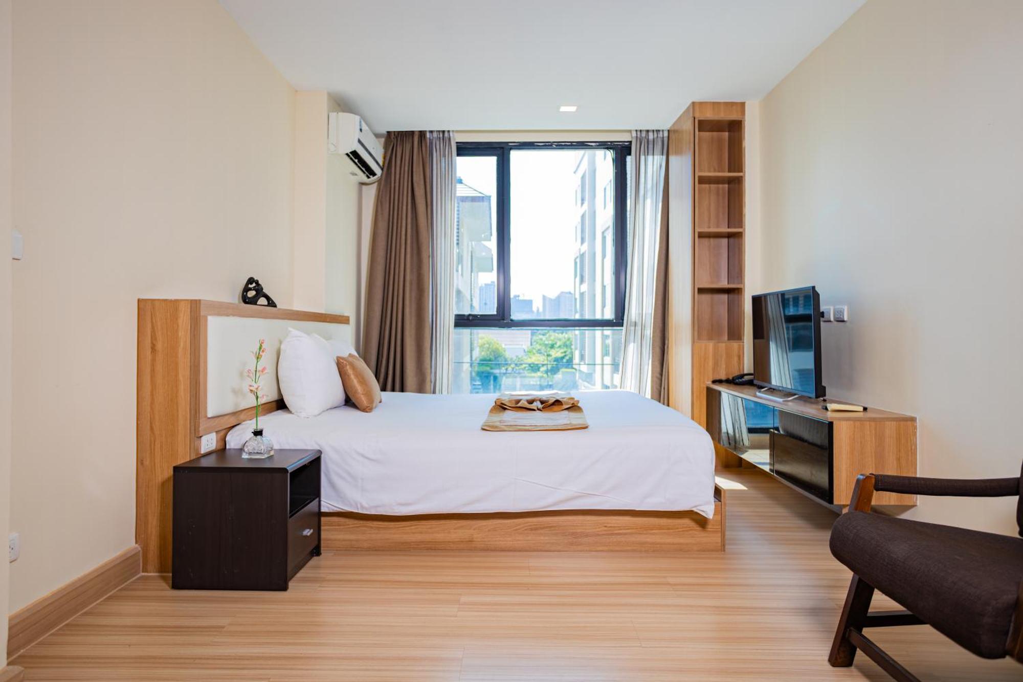 Ramada By Wyndham Bangkok Ten Ekamai Residences エクステリア 写真