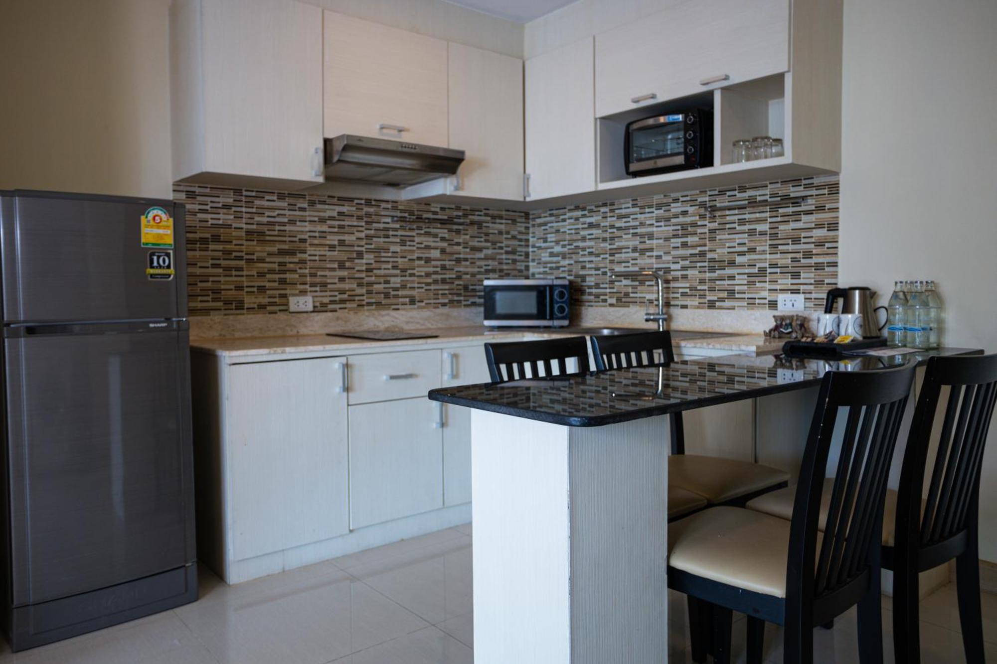 Ramada By Wyndham Bangkok Ten Ekamai Residences エクステリア 写真