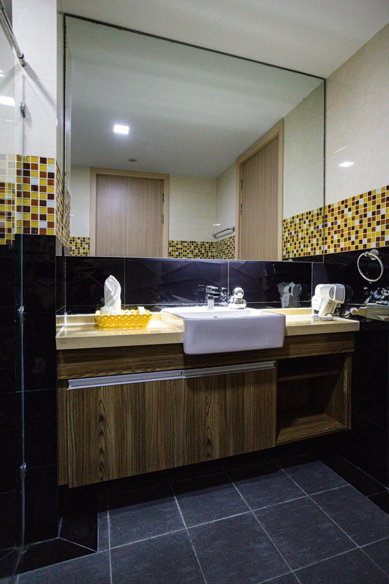 Ramada By Wyndham Bangkok Ten Ekamai Residences エクステリア 写真