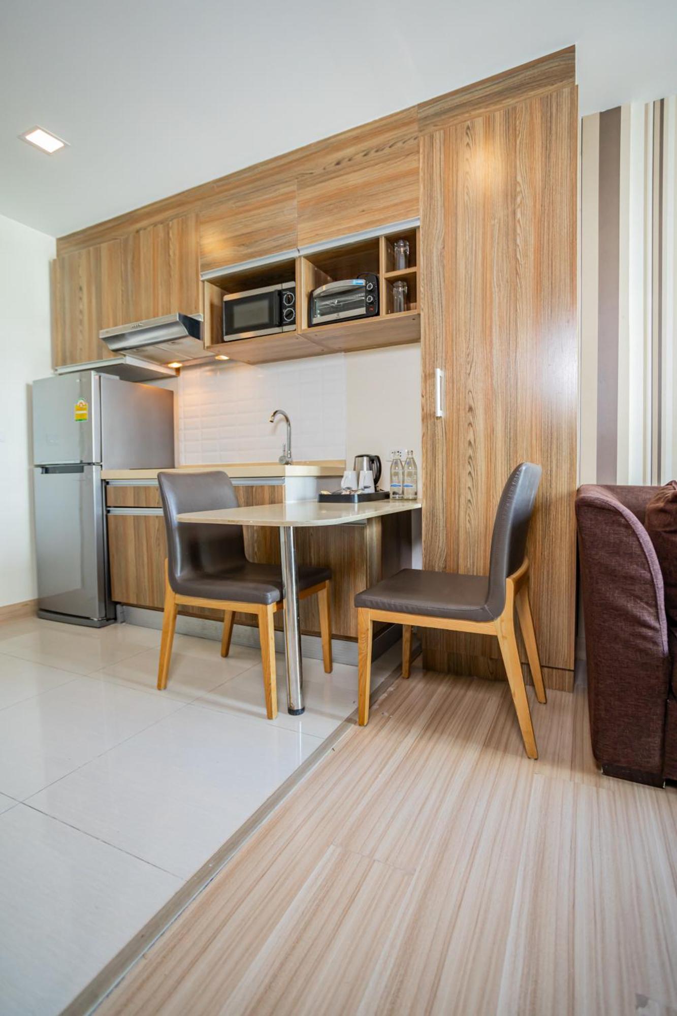 Ramada By Wyndham Bangkok Ten Ekamai Residences エクステリア 写真