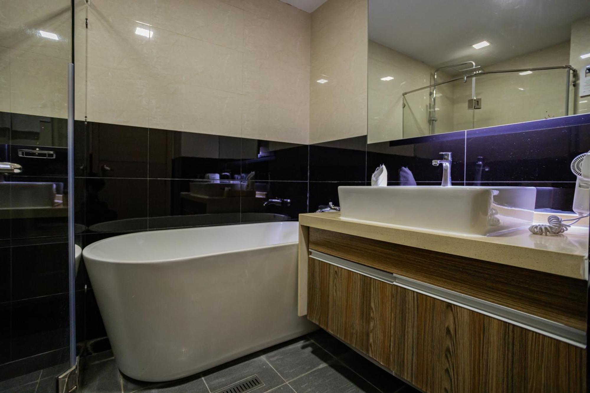 Ramada By Wyndham Bangkok Ten Ekamai Residences エクステリア 写真
