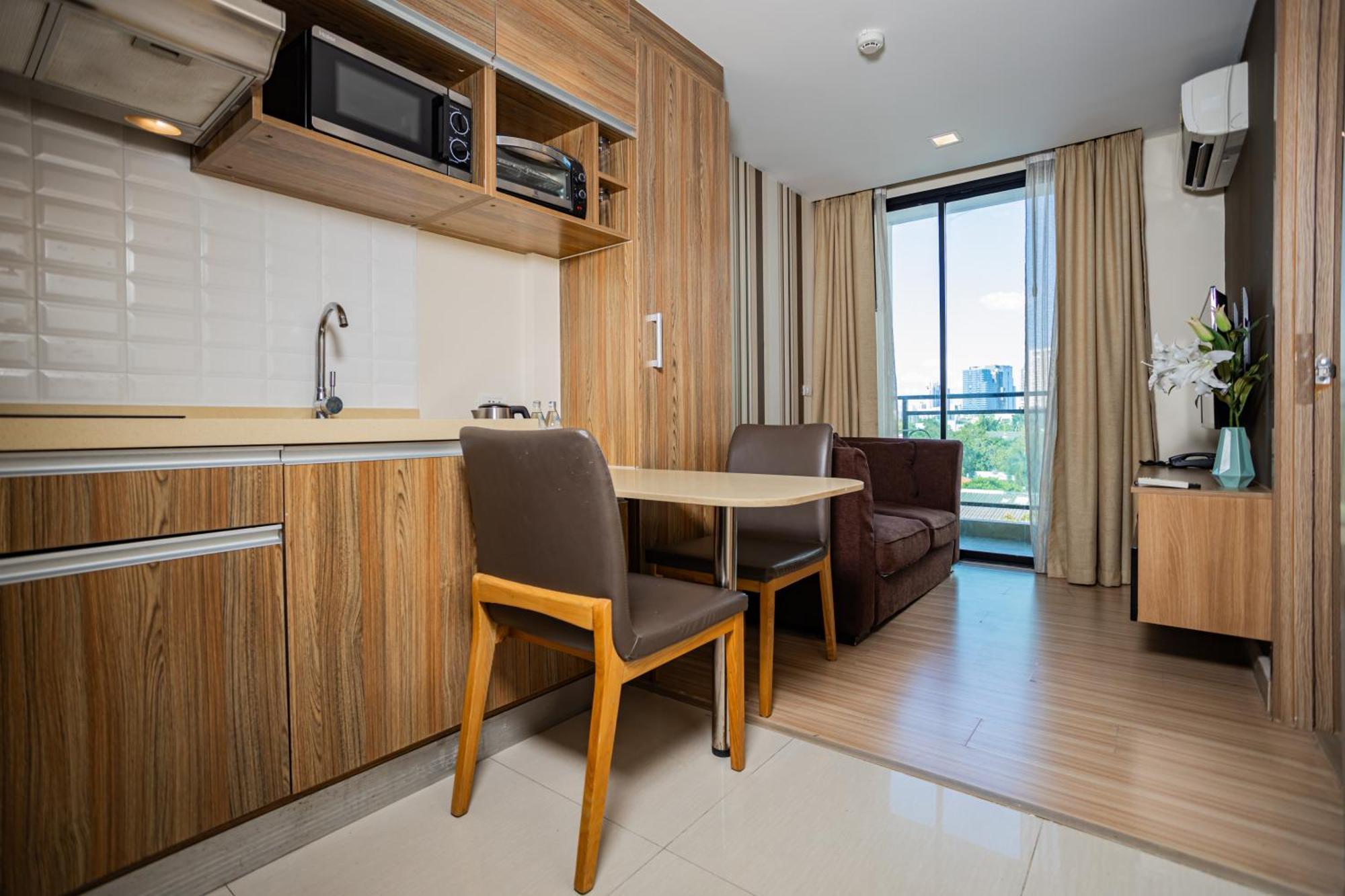 Ramada By Wyndham Bangkok Ten Ekamai Residences エクステリア 写真
