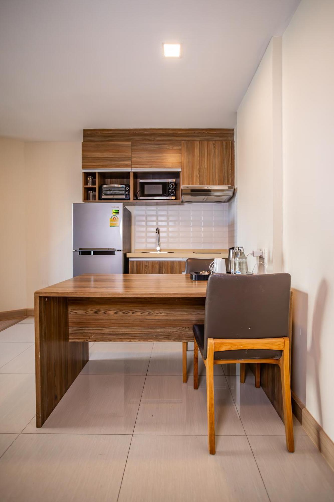 Ramada By Wyndham Bangkok Ten Ekamai Residences エクステリア 写真