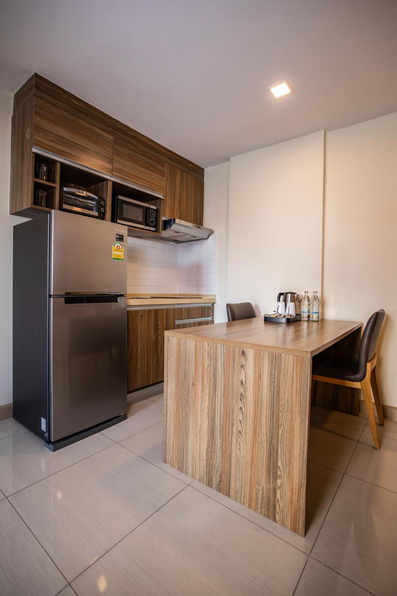 Ramada By Wyndham Bangkok Ten Ekamai Residences エクステリア 写真