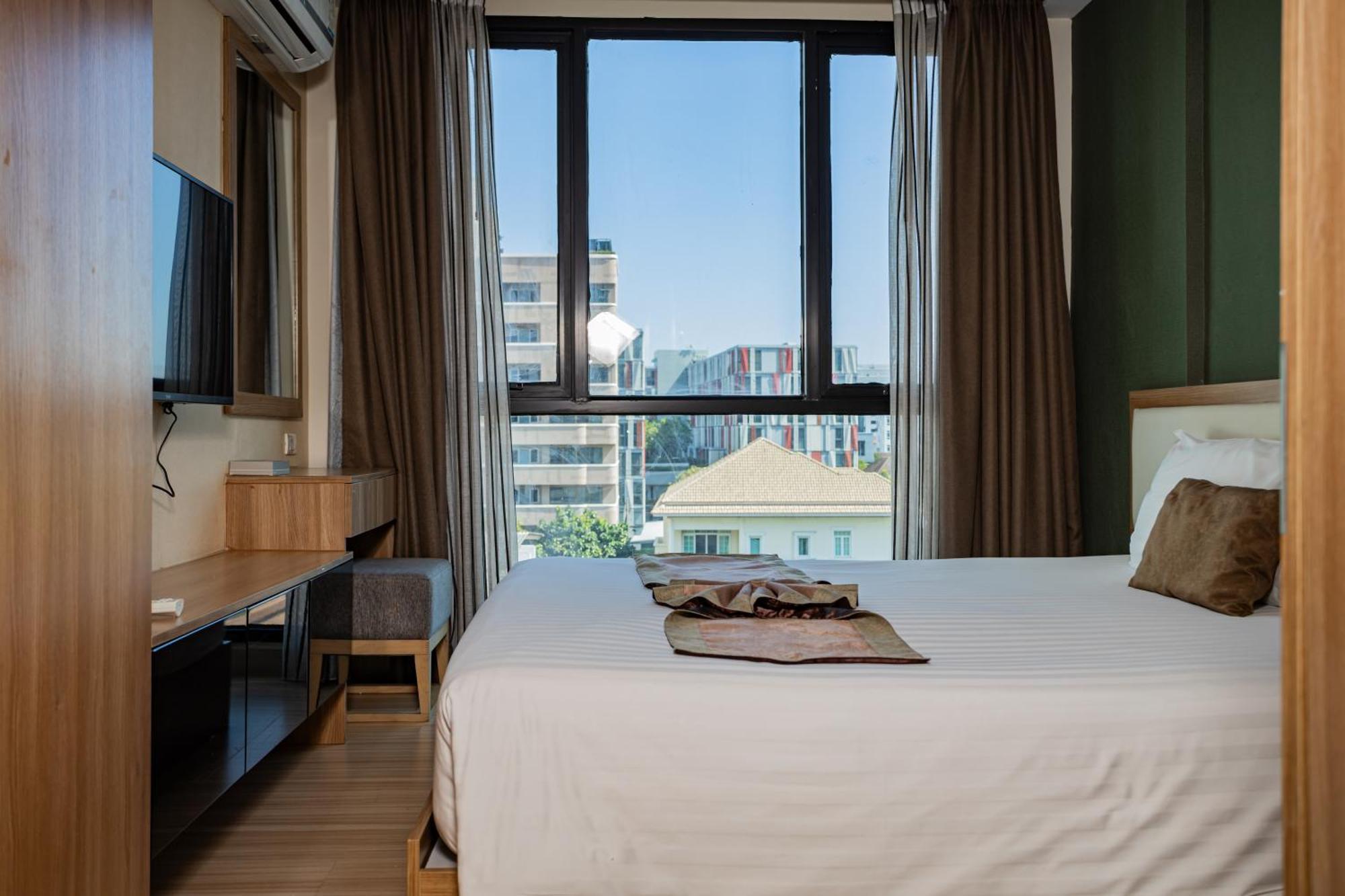 Ramada By Wyndham Bangkok Ten Ekamai Residences エクステリア 写真