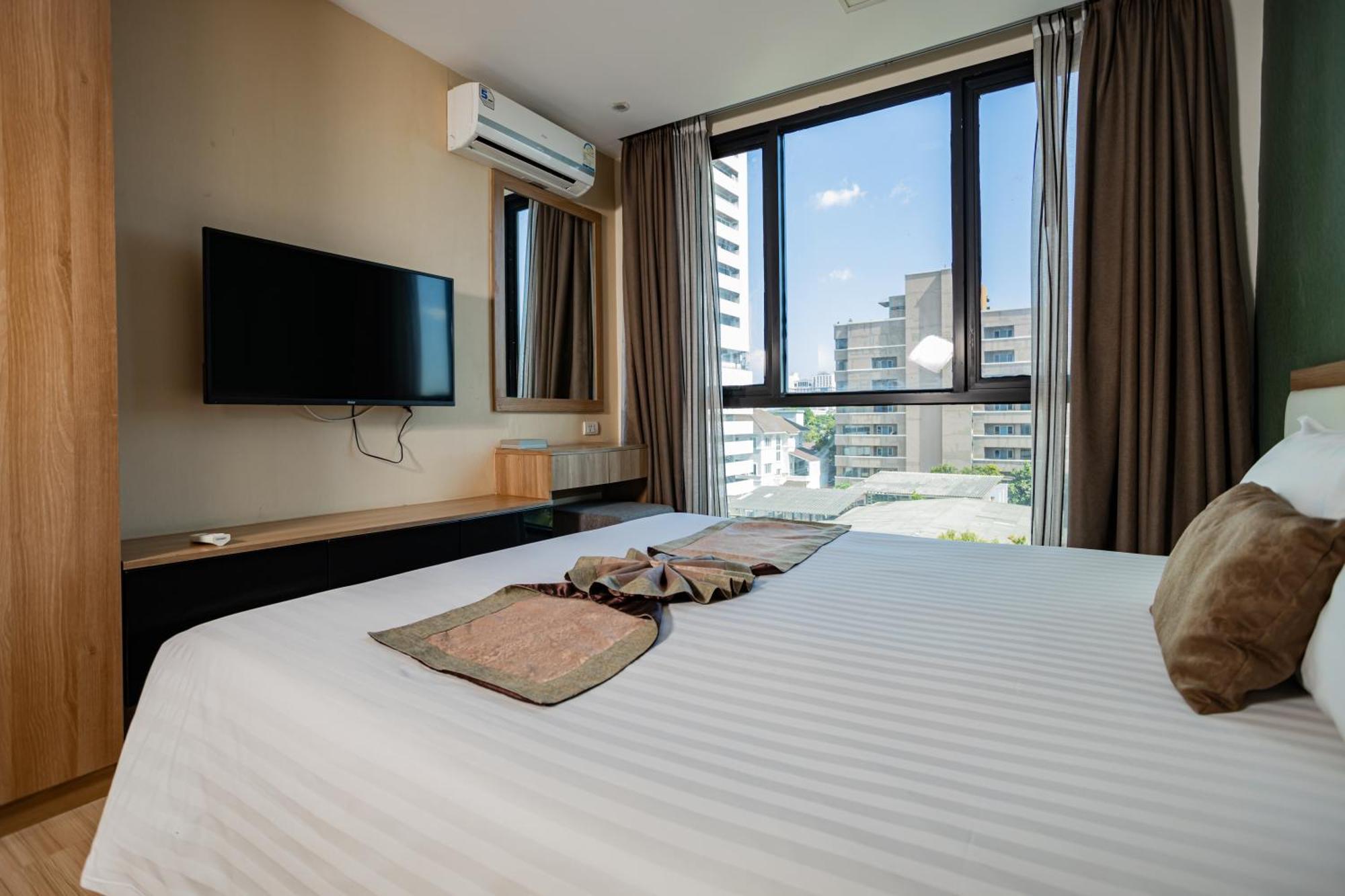 Ramada By Wyndham Bangkok Ten Ekamai Residences エクステリア 写真