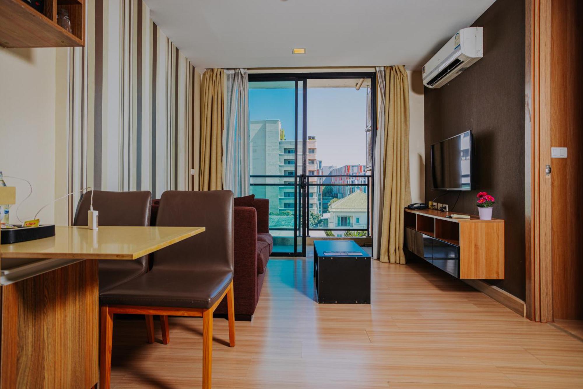 Ramada By Wyndham Bangkok Ten Ekamai Residences エクステリア 写真