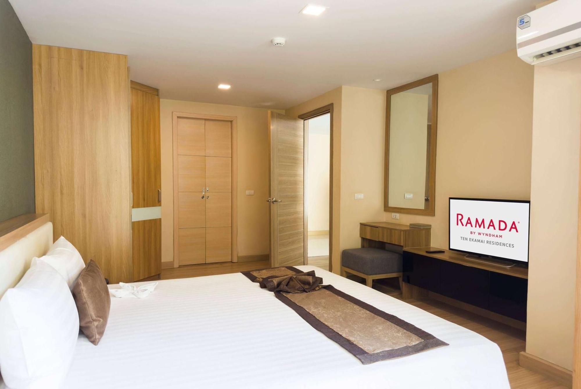 Ramada By Wyndham Bangkok Ten Ekamai Residences エクステリア 写真