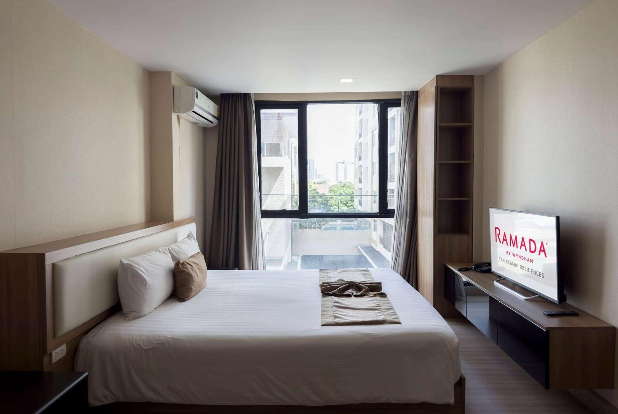 Ramada By Wyndham Bangkok Ten Ekamai Residences エクステリア 写真