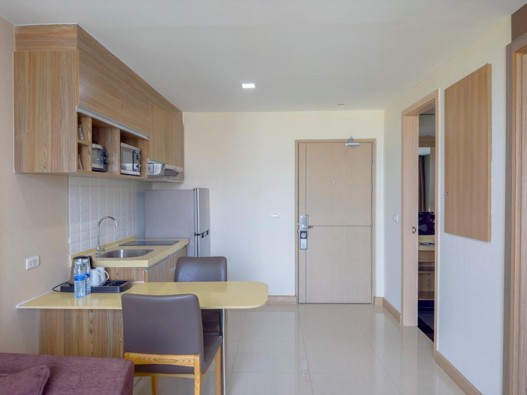 Ramada By Wyndham Bangkok Ten Ekamai Residences エクステリア 写真