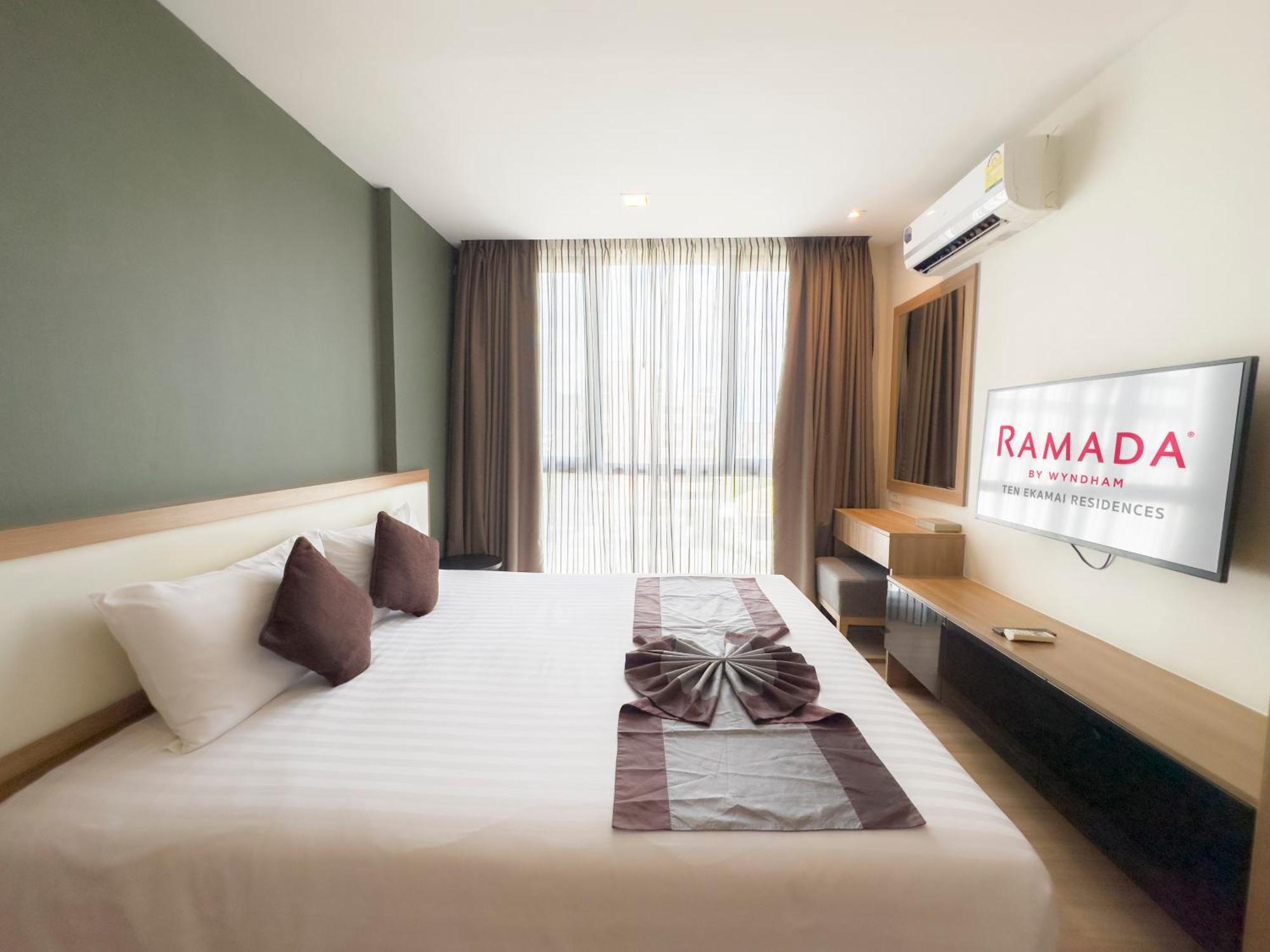 Ramada By Wyndham Bangkok Ten Ekamai Residences エクステリア 写真