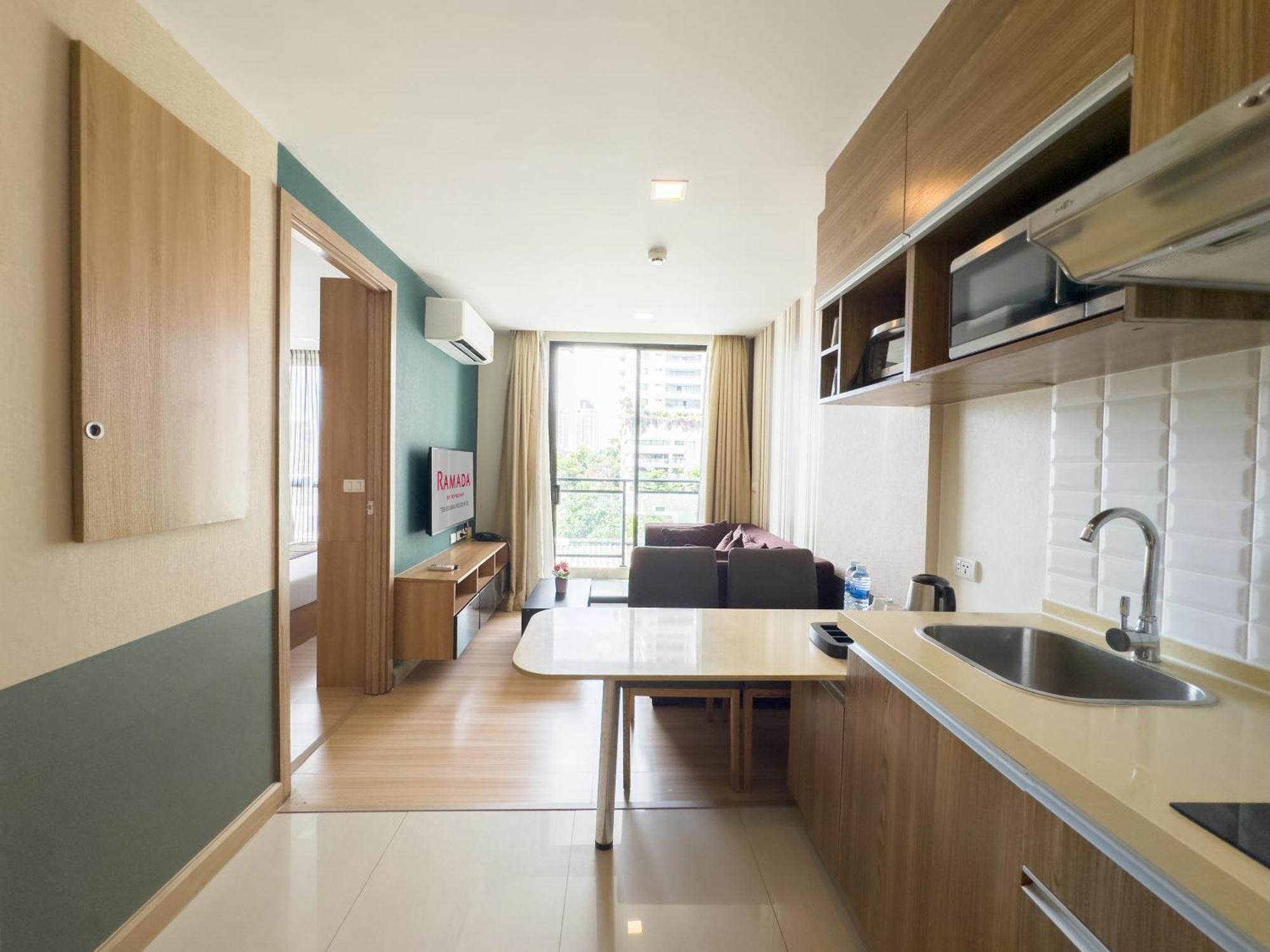 Ramada By Wyndham Bangkok Ten Ekamai Residences エクステリア 写真