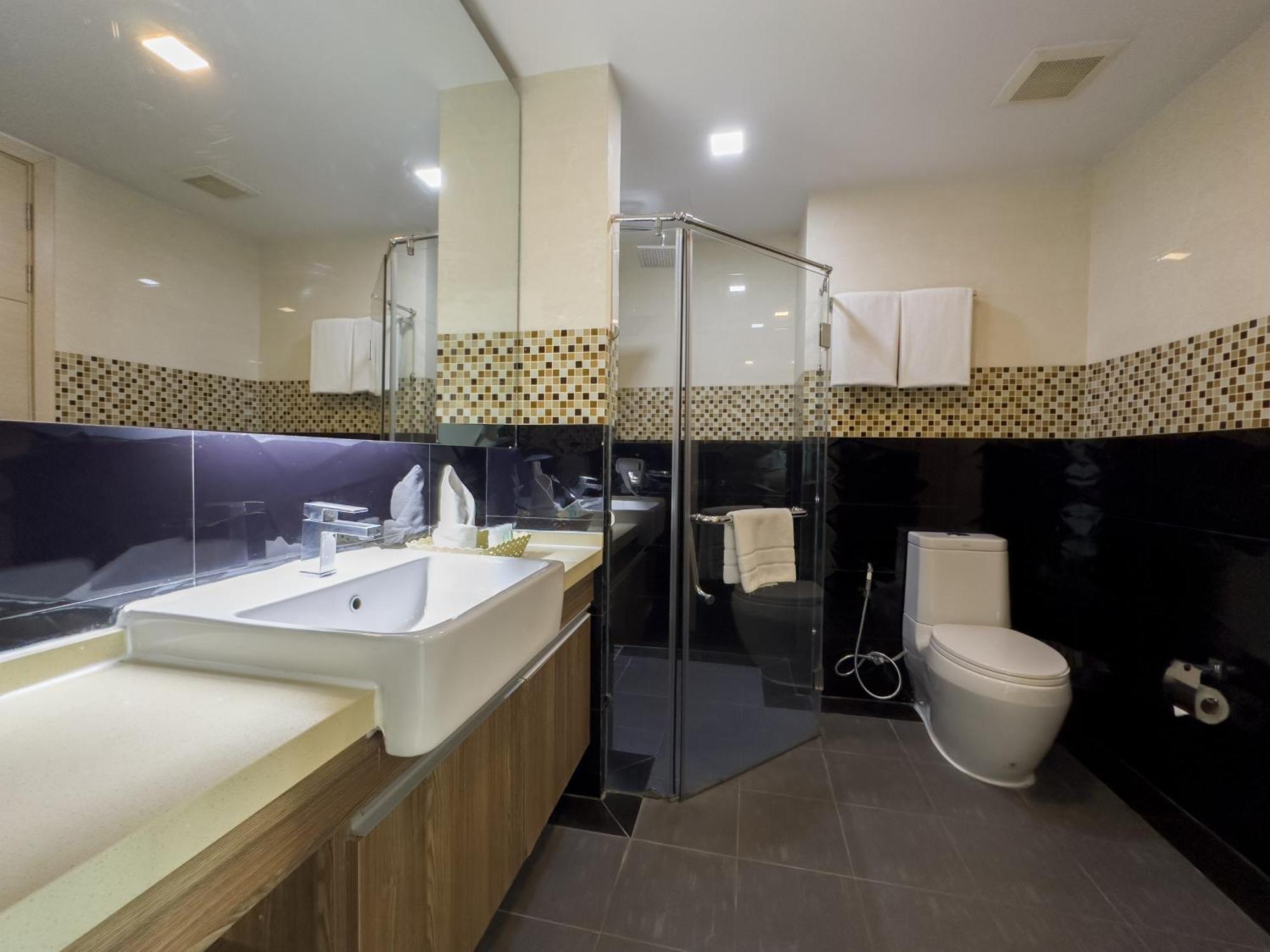 Ramada By Wyndham Bangkok Ten Ekamai Residences エクステリア 写真