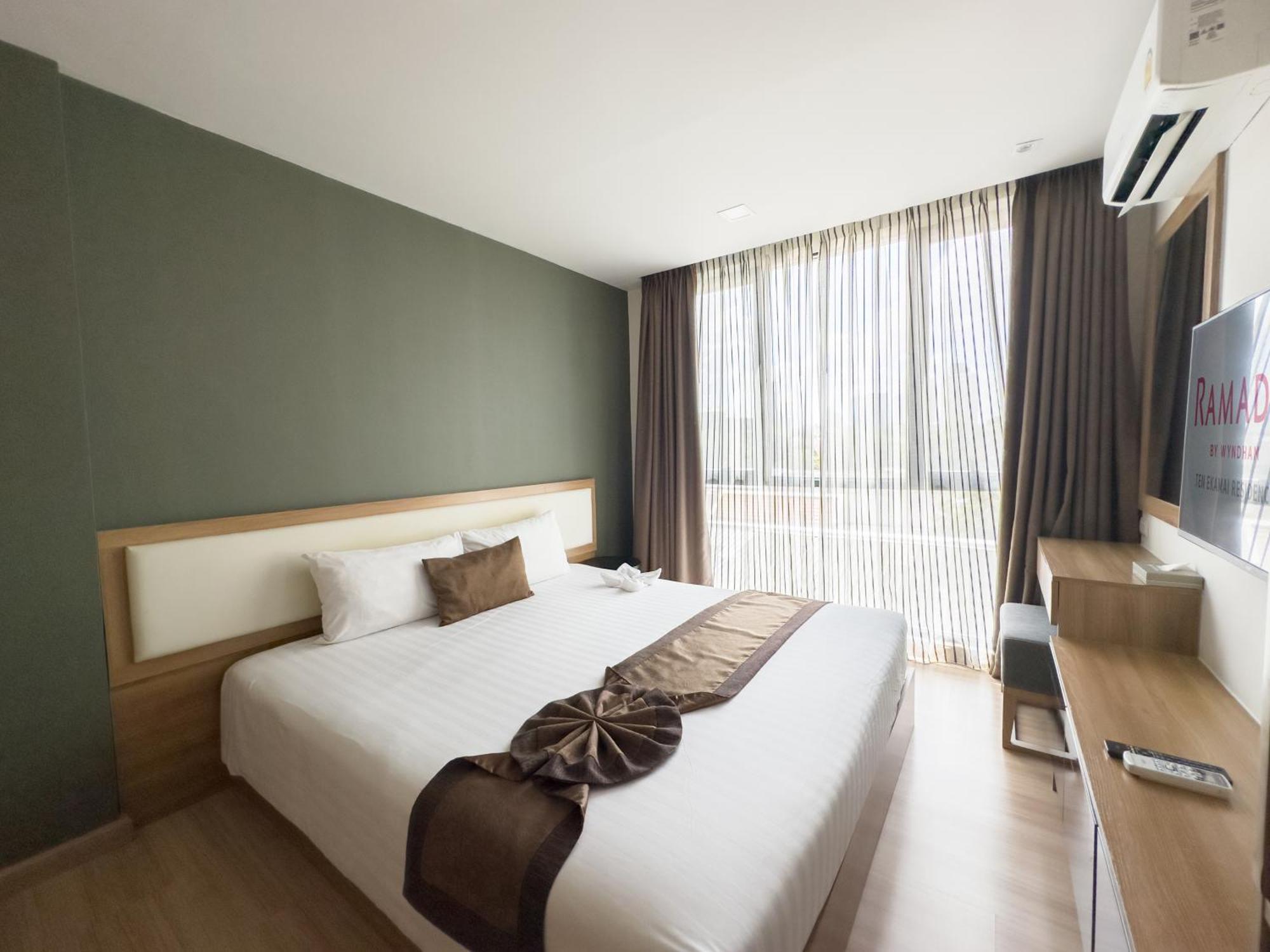 Ramada By Wyndham Bangkok Ten Ekamai Residences エクステリア 写真
